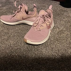 Lavender Nike women’s training shoes! Size 7